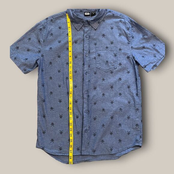 Star Wars Men's Button Up Shirt Size M Blue Darth Vadar Light Saber Crossbones - Picture 2 of 16